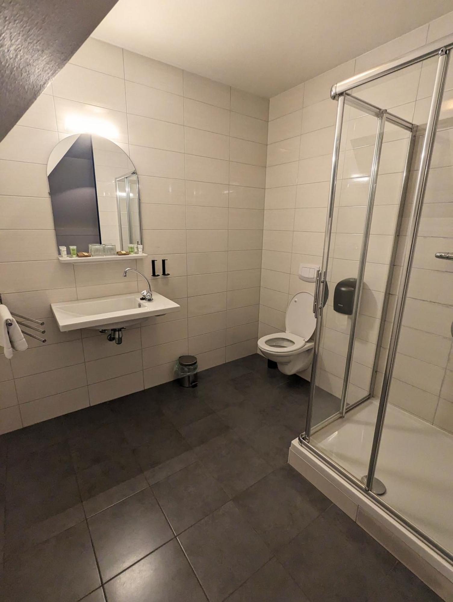 1851 Bar - Hotel - Cinema Вейк бей Дурщеде Стая снимка
